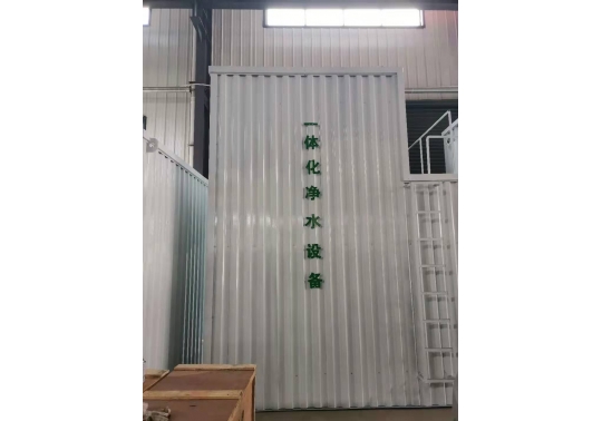 生活廢水處理設備系統軟硬件：由混凝土池、沉砂池、過濾池、水體平穩加藥設備、反清洗設備、離心水泵及電控柜構成